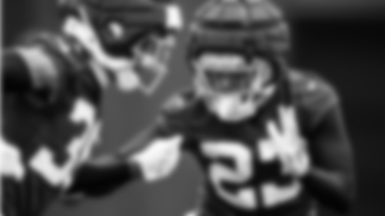 23 CB Kenny Moore II