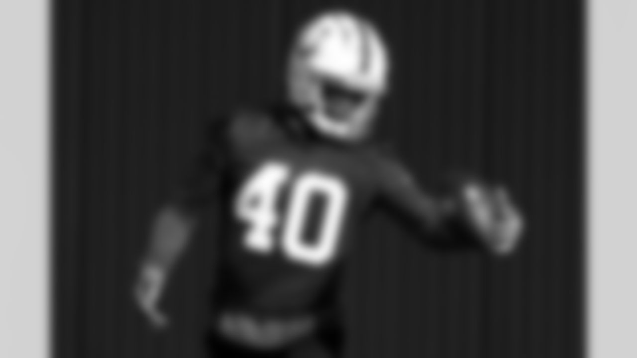 40 CB Jaylon Jones