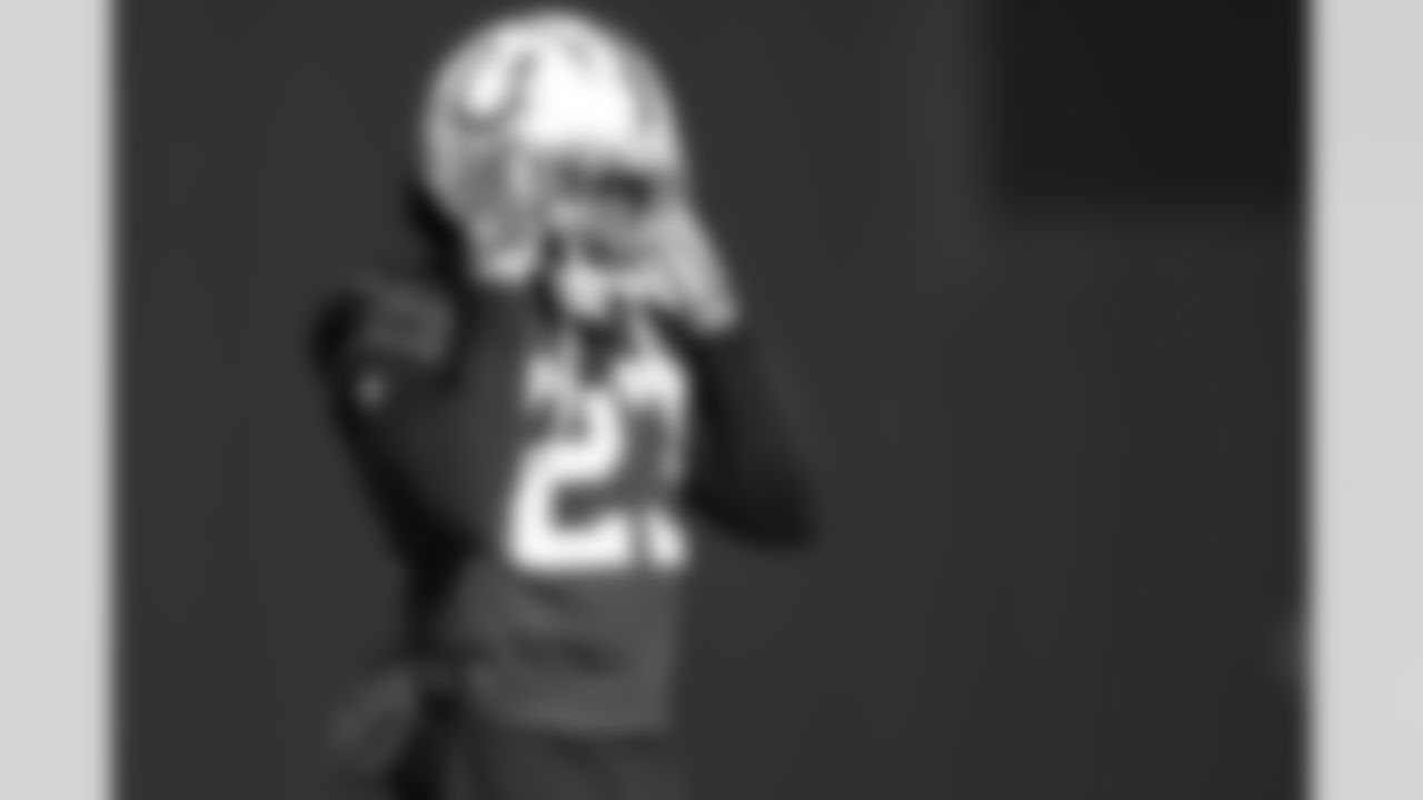 23 CB Kenny Moore II